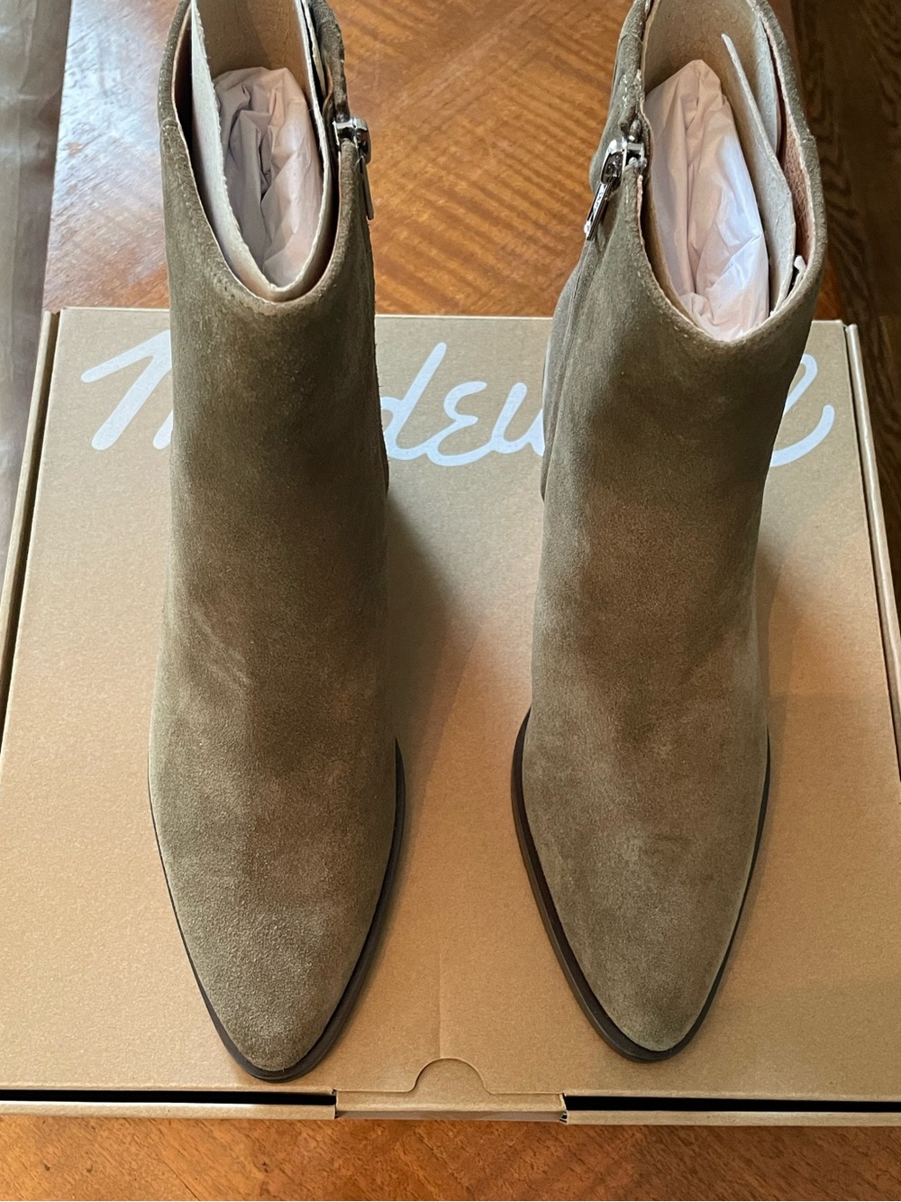 MADEWELL Pointy-toe Chelsea Boot in Oiled Suede, Size 9.5